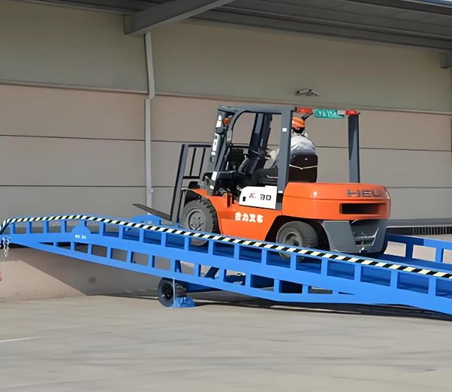 崇左移动式卸货平台（叉车用）